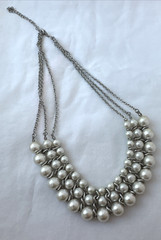 Graduated Pearls 3-layer y2k 1990 2000s Modernist Metal Jewelry VTG necklace
