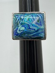 FAUX RAINBOW CALSILICA VINTAGE RING BLUE SIZE 8.25 SILVER TONE