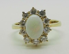 Vintage 18K Yellow Gold White Opal Diamond Ring Size 7.75 – LB3051