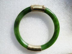 Vintage Green Faux Jade Stone Hinged Bracelet Bangle & Hoop Earrings