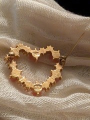 Vtg AVON JJJ Heart Brooch Pin Pink Roses Multi-Color Rhinestones Gold Tone Rare