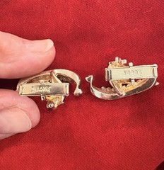 RARE SWANK SIGNED VINTAGE VIKING SHIP GOLD TONE SHIELD CUFFLINKS COLLECTIBLE