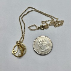 Vintage Pearl on Filigree Leaf Goldtone Pendant Necklace 17 1/2”