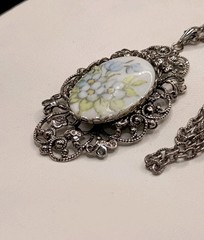 Vintage Floral Cameo Pendant Necklace Transferware Porcelain 23.5″ Silver Tone