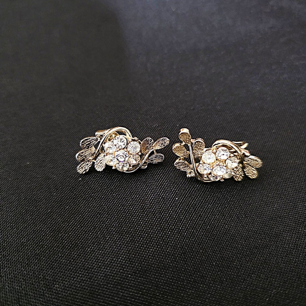 Vintage Coro Gold Tone Rhinestone Cluster Clip On Earrings Leaf Spray