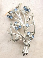 Miscellaneous Jewelry lot 4 Brooch PINS MISSING STONES DISCOLORED METAL