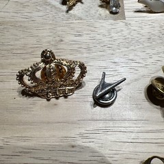 Vintage lot of Assorted Pins. 19 Pieces. Lot 296