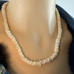 Vintage Hawaiian Puka Shell Bead Necklace 17.75 Inch Graduated up to 8.2mm