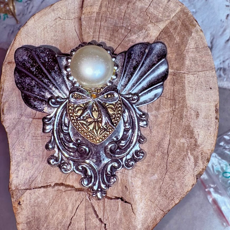Vintage Signed JANE Davis 1997 AOL Angels of Love Angel Brooch Collectible