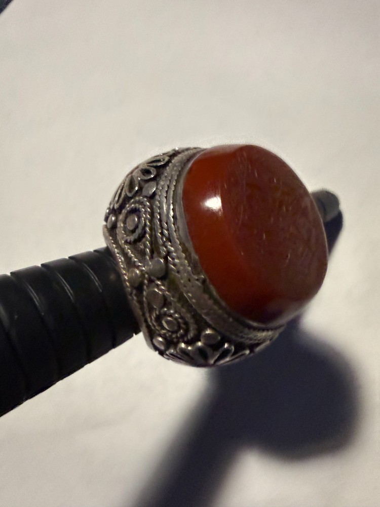 Vintage Carnelian (Aqeeq/Agate) Seal Ring – Ornate Floral Silver-Tone Band