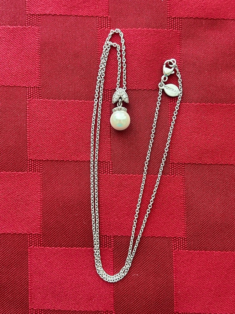 Lovely! Vintage 1990s Metropolitan Museum of Art 8mm Pearl Pendant .925 Necklace