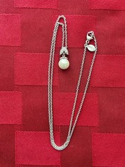 Lovely! Vintage 1990s Metropolitan Museum of Art 8mm Pearl Pendant .925 Necklace