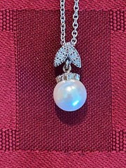 Lovely! Vintage 1990s Metropolitan Museum of Art 8mm Pearl Pendant .925 Necklace