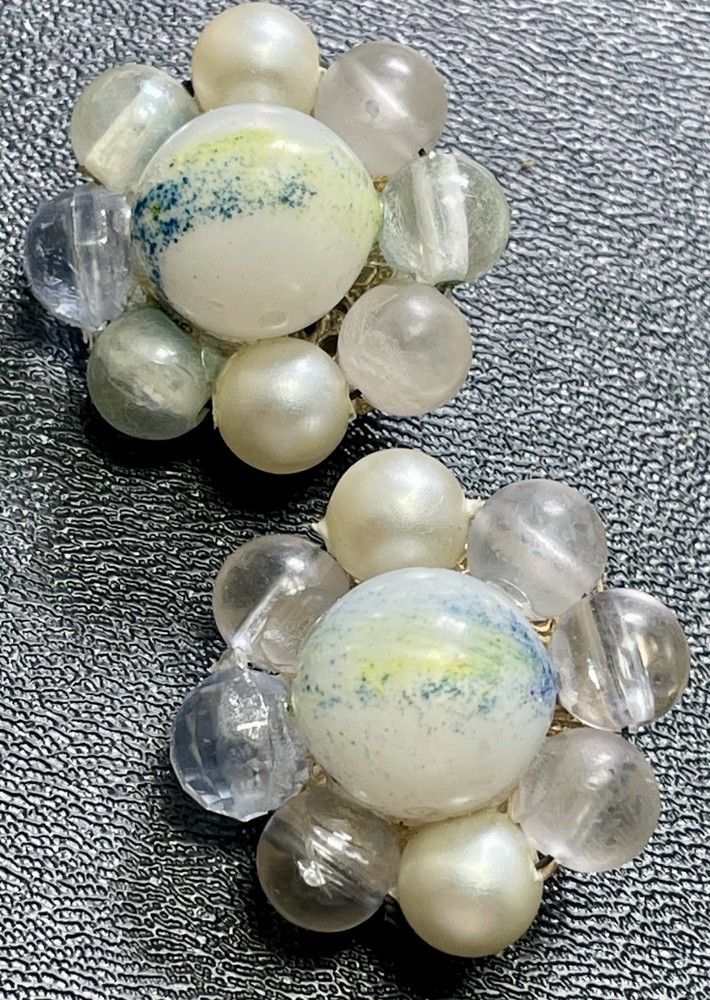KARU ARKE Signed Vintage Pastel Blue & Yellow Beaded Retro Clip Earrings