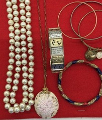 Vintage Costume Necklaces Bracelet Mixed Jewelry For Crafts (Lot Of 15) C-5