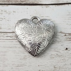 Vintage Pendant – Silver Tone Heart with Floral Detail – No Chain Included