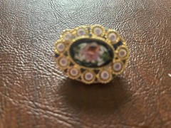 Six Beautiful Vintage Brooches to Accentuate Any Wear.