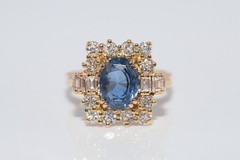 Vintage Circa 1980s 18k Gold Natural Diamond And Oval Cut Sapphire Ring
