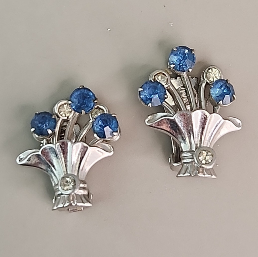 Vintage Flower Basket Rhinestone Clip On Earrings Blue Glass Silver Tone 1″