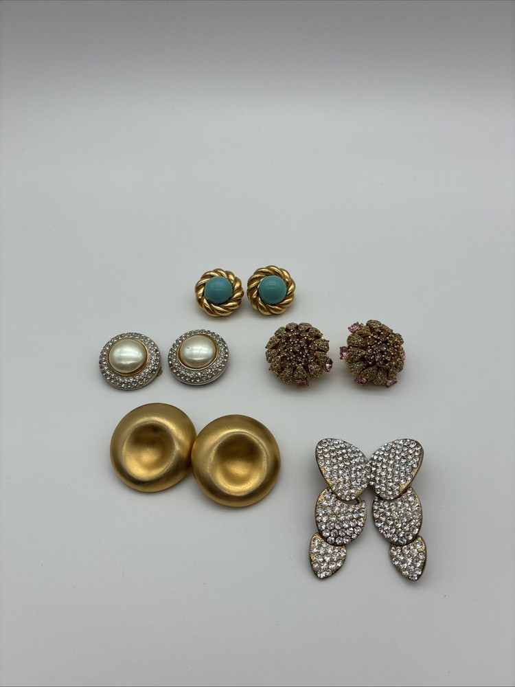 Lot of 5 Pairs of Vintage Signed Clip On Earrings Ciner, Essex, Les Bernard