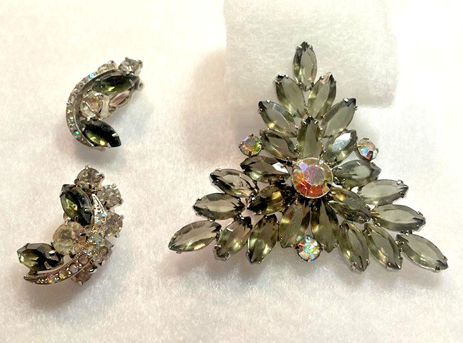Juliana – DeLizza & Elster brooch and earrings – 1960’s – REDUCED