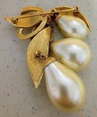 Vintage Jewelry Marvella Style Gold Tone Drop Faux Pearl Clip Earrings & Broach