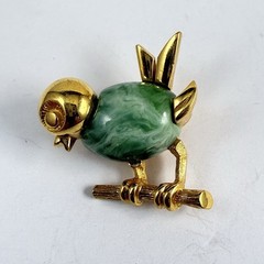 Vintage Trifari Green Faux Jade Gold Tone Little Bird On Branch Brooch Pin