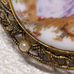 Vintage Porcelain Courting Couple Brooch Gold Tone Filigree Frame 4.5cm