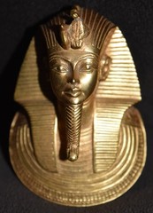 VTG King Tutankhamun Pendant Metropolitan Museum of Art Gold Tone Tut 1976 Egypt
