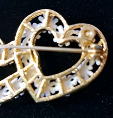 Vintage Daisy Flower Double Heart Brooch Pin Gold Tone Floral Jewelry Valentines
