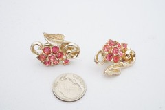 Vintage Clip On Earrings Gold Tone Pink Rhinestone Flower E3