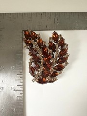 Vintage brown rhinestone feathers Brooch