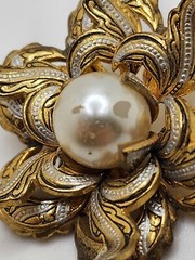 Vintage Damascene Flower Brooch With A Damaged Faux Pearl 1.25in Multi-tone…