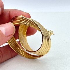 Vintage Gold-Tone Metal Engraved Hammered Abstract Swirling Double-Ring Brooch