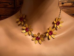 1930s Gold Tone Daisy Necklace and Bracelet Jewelry Set w/Red Center Stones