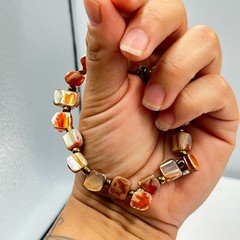 Vintage Artisan Orange Shell Stretch Bracelet Iridescent Boho Chic Coastal Era