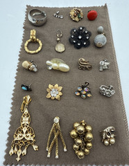 Vintage Jewelry Silver Gold Tone Lot Mismatched Wearable (20 Single Earrings)