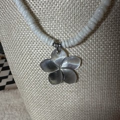 Shell collar white necklace 16″ Abalone shell flower pendant Barrel clasp