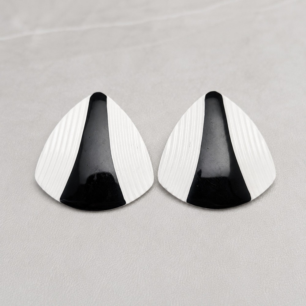 Vintage Stud Earrings Very Large Off White & Black Retro Curved Triangle – Marks