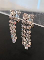 Vtg Silver Tone Rhinestone Waterfall Dangle Drop Clip On Earrings 1.5″ Bridal