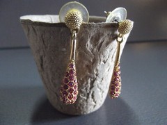 1 Pair Old 1.25″in Gold Tone Long Tear Drop w/ pink Stones Stud Earrings