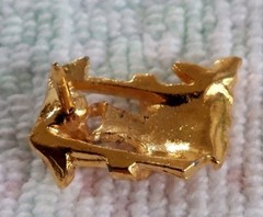 Vintage Small Goldtoned Wishing Well Lapel Hat Pin