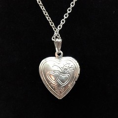 Vintage Silver Tone Rhinestone Heart Shaped Photo Locket Pendant Necklace