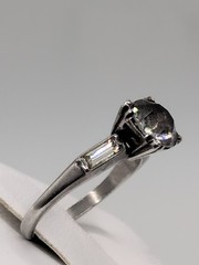 MADE IN THE USA! Vintage Uncas Sterling Silver Cubic Zirconia Ring Size 6