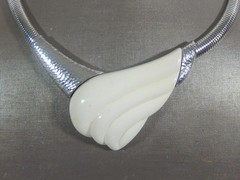 TRIFARI 70’s LANVIN MODERNIST ERA OFF WHITE LUCITE CENTER FEATURE NECKLACE