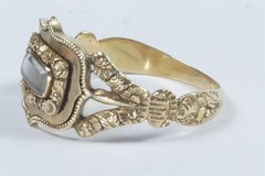 ANTIQUE ENGLISH 15K GOLD SENTIMENTAL MOURNING LOCKET RING C1824