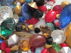 325 VINTAGE GLASS RHINESTONES & SOLID STONE LOT REPAIR JEWELRY LOOSE ASSORTMENT