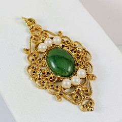 Beautiful Vintage Faux Jade & Simulated Pearl Gold Tone Filigree Estate Pendant