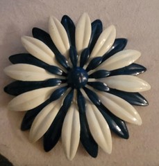 Vintage 1950s To 1970s Huge Enamel Flower Stunning Brooch, Beauty CA USA E407-3