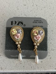 Vtg 1928 Jewelry Brand Porcelain Pastel Rose Pierced Earrings NOS…